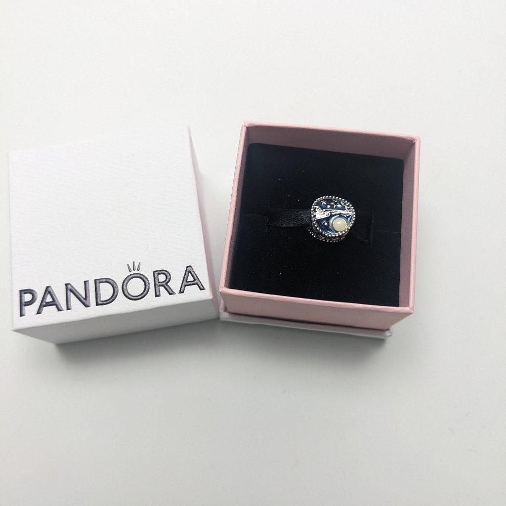 BRAND NEW PANDORA SANTA & THE REINDEER CHARM